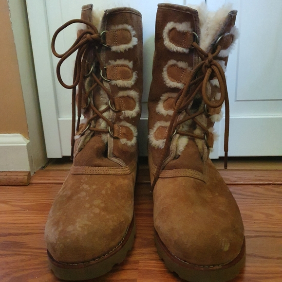 RARE UGG ~ Chestnut Rommy Lace Up Boots - Picture 1 of 5